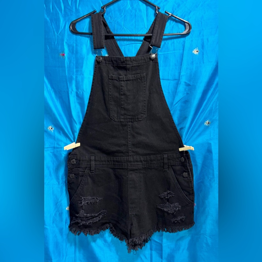 American Eagle Outfitters Women’s Cutoff distressed overall shorts size Medium